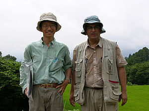 Mustapha Meghraoui (à droite) et son collègue japonais Hiro Tsutsumi, en 2012, non loin de Fukushima. 